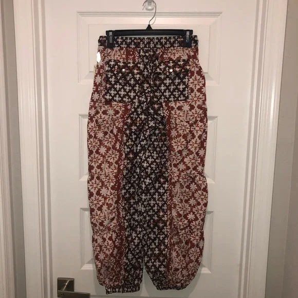 New Free People FP Movement Printed Set Me Free Swishy Barrel Pants sz XS - Picture 8 of 8